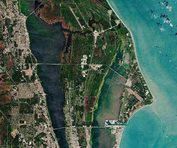 Florida Space Coast doubleader: SpaceX launches, ULA scrubbed