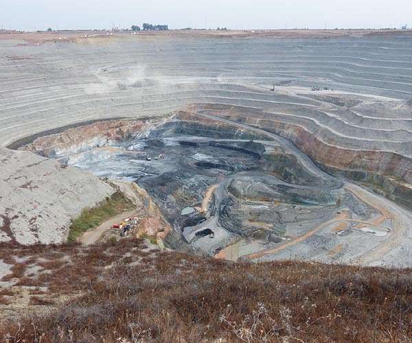 China pledges to invest billions in Serbian copper and gold mine