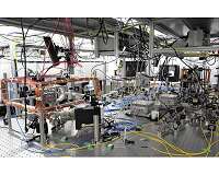 Low-loss, all-fiber system for strong and efficient coupling between distant atoms