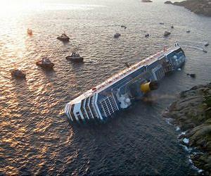 Italy extends emergency powers for Costa shipwreck