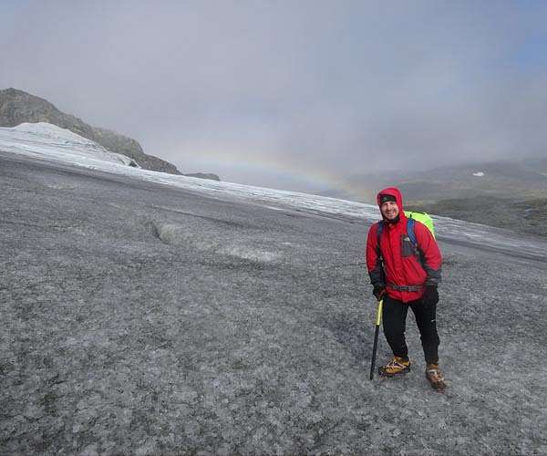 High level of artificial radioactivity on glaciers surprises physicists