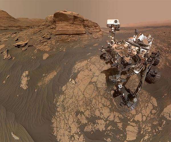 NASA's Curiosity Mars rover takes selfie with Mont Mercou