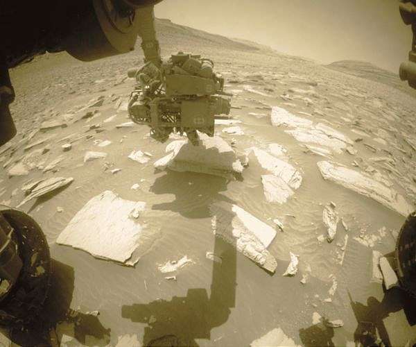 Sols 4066-4070: Cracking Up