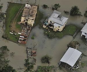 Mass evacuation in Australia as flood waters rise