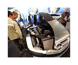EU bids to fix French-German Daimler auto row