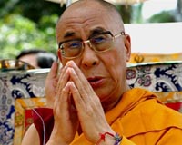 Hundreds protest against Dalai Lama in Britain