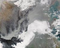 Thousands of plants cut production as Beijing smog persists