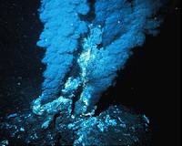 Powerful deep-ocean vents fuel phytoplankton blooms off Antarctica