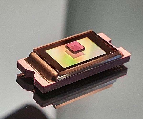 Microwaves enhance diamond qubit control for quantum communication