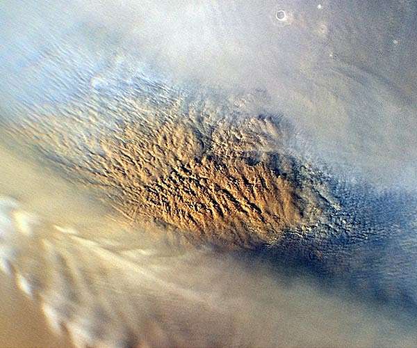Powerful electrical events quickly alter surface chemistry on Mars