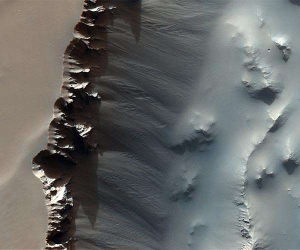Rolling stones on Mars