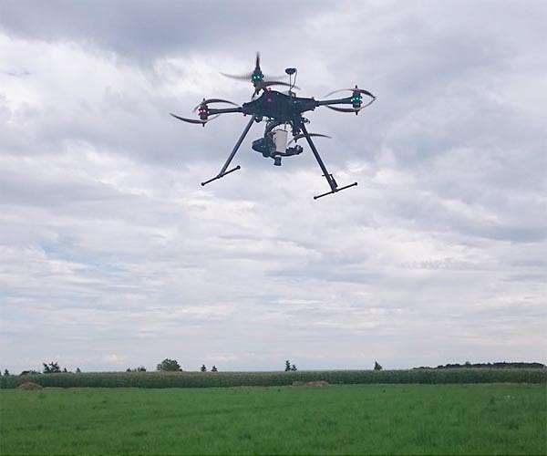 Drone tests radar system for planetary landings