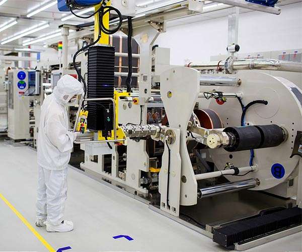 French firm nets 2 bn euros for major battery factory