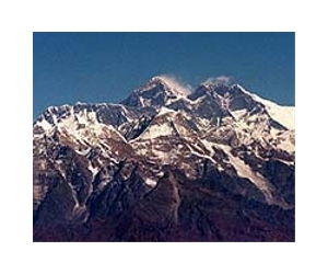 Trash exhibition offers fresh peek at Everest