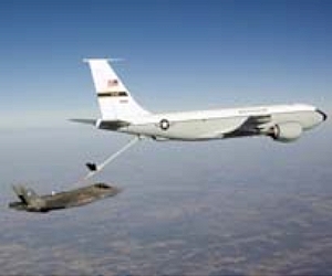 Boeing unveils bid for US military tanker contract
