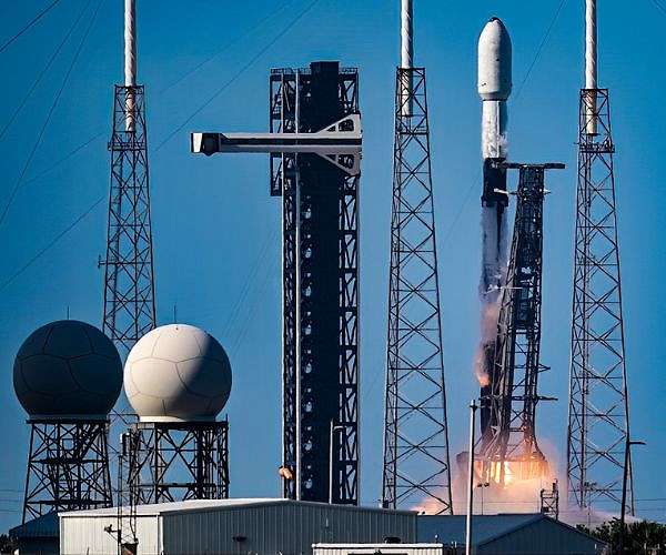 SpaceX cleared to launch Falcon 9 rocket again