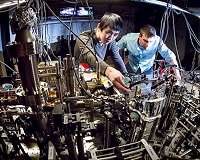 First-ever direct observation of chiral currents in quantum Hall atomic simulation
