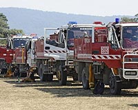 Australia warns of harsh summer as residents flee fire