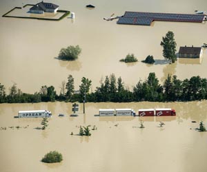 Alberta faces '10-year recovery' after flood: Redford