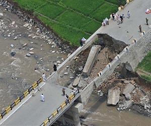 Thousands flee as Pakistan floods spread