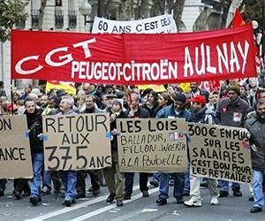French riot police use tear gas on anti-tax protesters