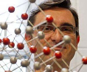 Kinks and curves at the nanoscale