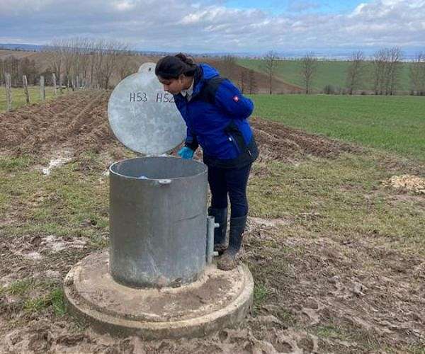 Rock microbes reveal hidden groundwater carbon engine