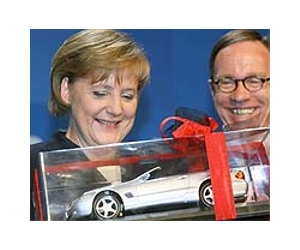 Eco campaigners bash Germany's gas-guzzling cars