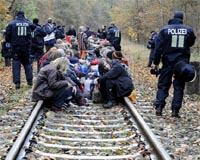 Police crackdown on German nuclear waste train protests