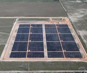 Australia turns on large-scale solar plant