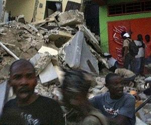 Odd couple Clinton, Bush join forces in Haiti