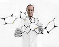 Chiral breathing: Electrically controlled polymer changes its optical properties