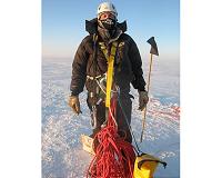 Insulating layer of air above the Greenland ice sheet reduces precipitation