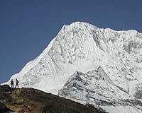 Mountainous Plateau Creates Ozone Halo Around Tibet
