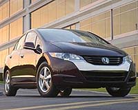 Japanese automakers rev up efforts in hydrogen cars