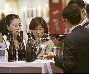 Hong Kong foodie festival raises wine hub profile