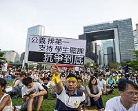 Protesting Hong Kong students storm government complex