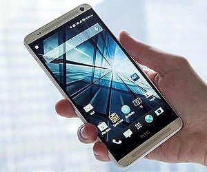 Taiwan's struggling HTC aims latest phablet phone at China