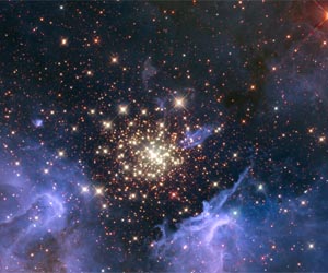 Starburst Cluster Shows Celestial Fireworks