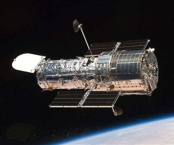 Hubble finds first evidence of water vapor on Ganymede