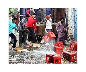 Indian authorities threaten to demolish Coke plant