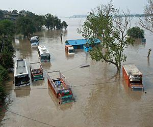 India steps up grim search for bodies in flood zone