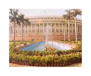 Indian MPs get iPad lessons to cut paperwork