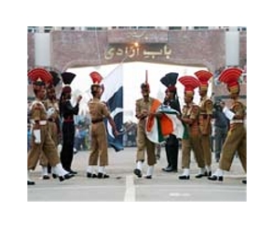 India, Pakistan tone down high-kicking border show