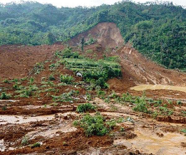 Fading light halts search for dozens missing after Myanmar landslide