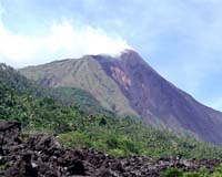 Hundreds evacuated amid Indonesian volcano alert