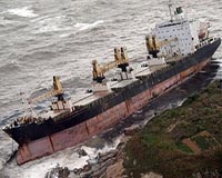 China rushes to clean up oil spill on Yangtze: state media
