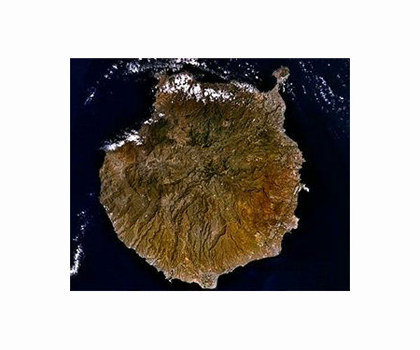 'Like a new planet': Volcano draws visitors to Spanish isle