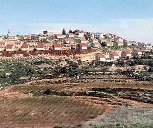 Israel says it will not extend settlement curbs