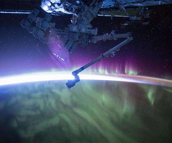 North Pole solar eclipse excited auroras on the other side of the world